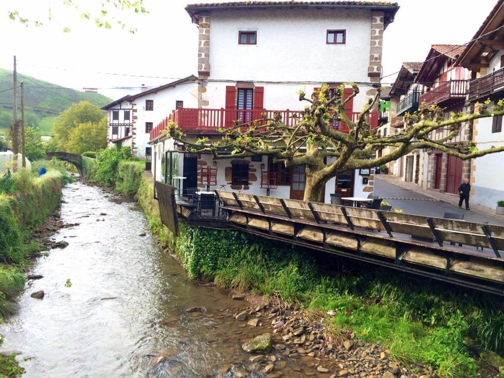 Hostal Auzoa Bera  Zewnętrze zdjęcie
