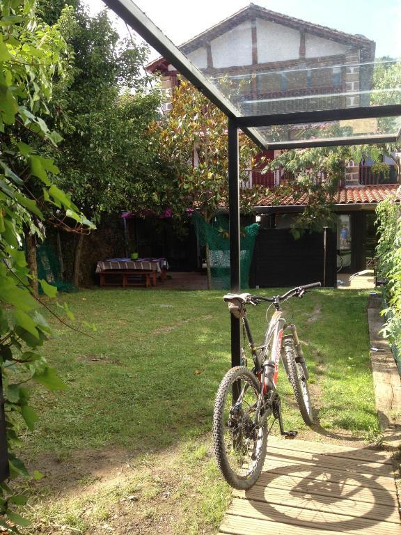Hostal Auzoa Bera  Zewnętrze zdjęcie